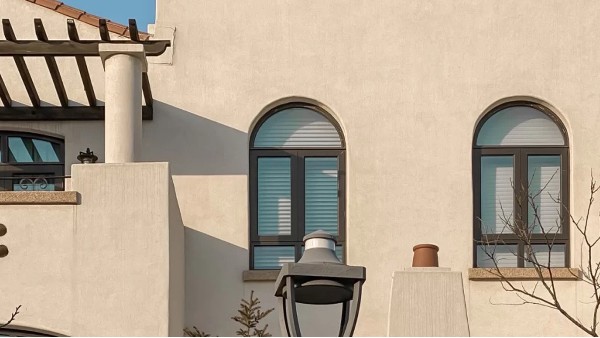 你還在購買看起來沒問題但不實用的鋁木復合門窗嗎？