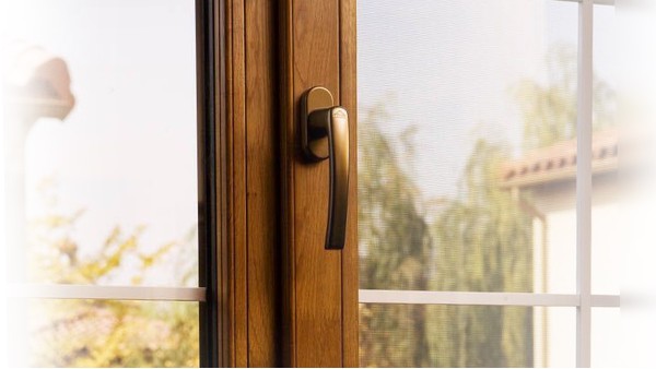 【樓上樓門窗】新加坡酒店門窗工程專業(yè)供應(yīng)廠家裝柜啦！